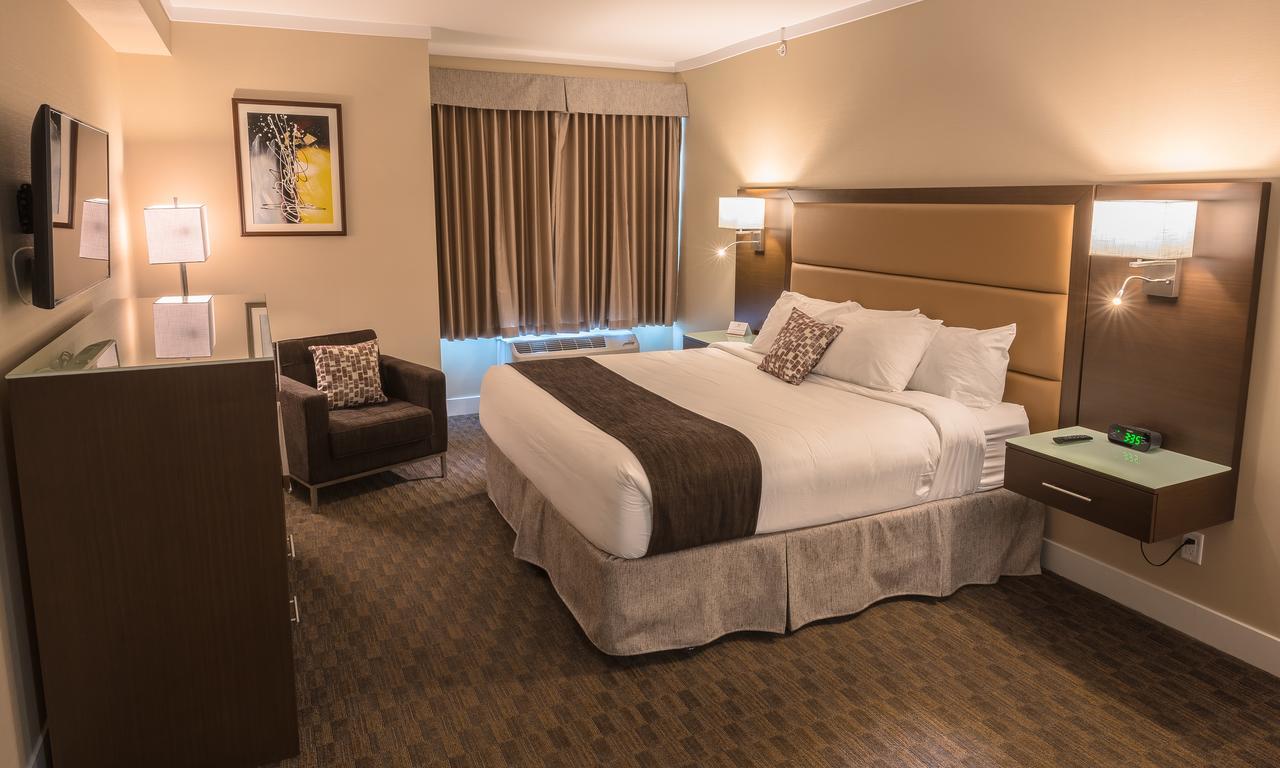 Mstar Hotel Kitimat Екстер'єр фото